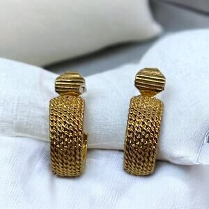 Vintage Gold Tone Clip On Hoop Earrings Minimalist Retro Jewelry